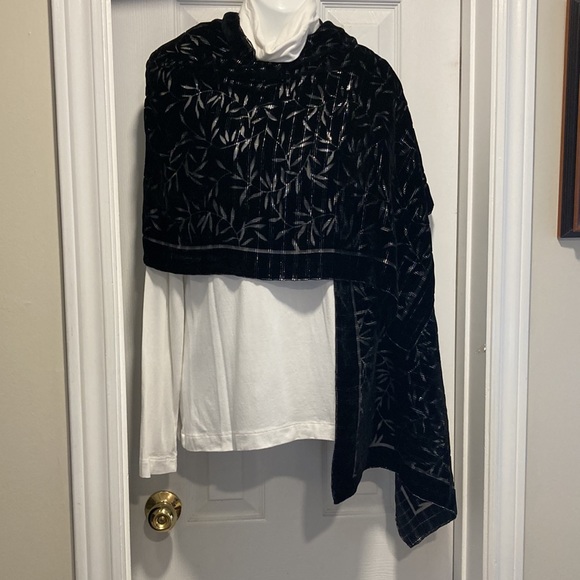 NWOT - Black Velvet Pashmina Shawl Silver Thread Embossed Bamboo Floral … - Picture 5 of 16